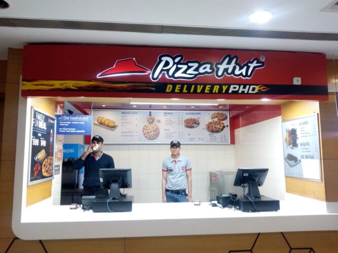 Pizza Hut Store Branding